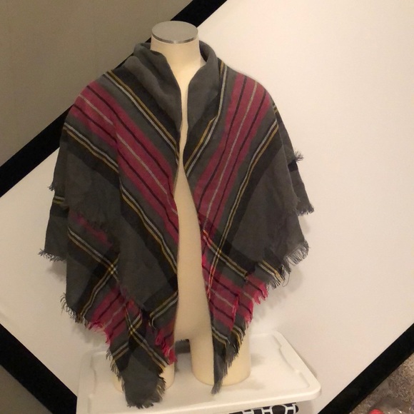 Accessories - Nice Ladies gray burgundy Shaw plus gray scarf